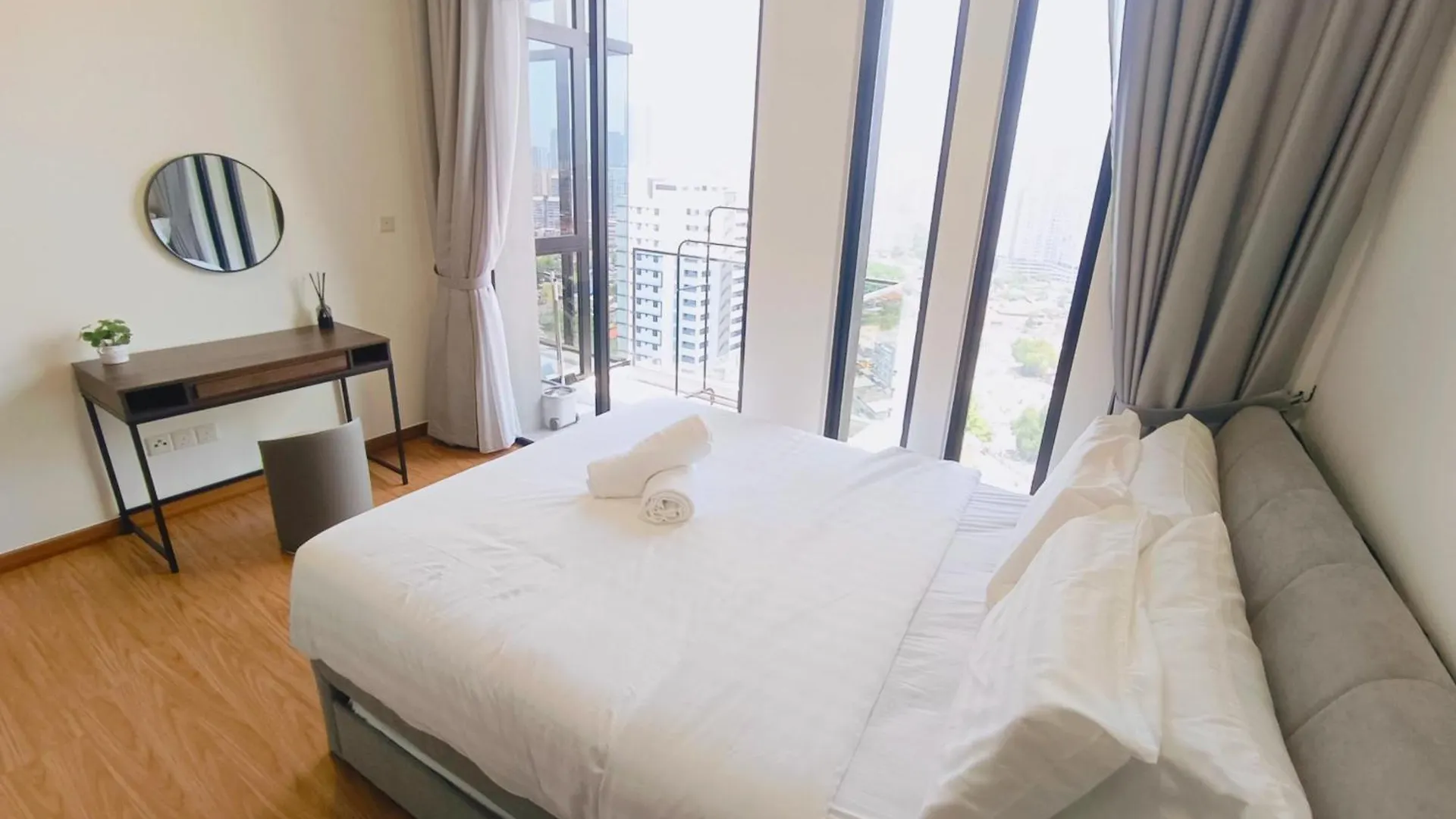 Lejlighed Rooftop Pool, Up To 6 Pax, 2 Bedrooms, 2 Bathrooms, 2 Car Parks By Star Home George Town