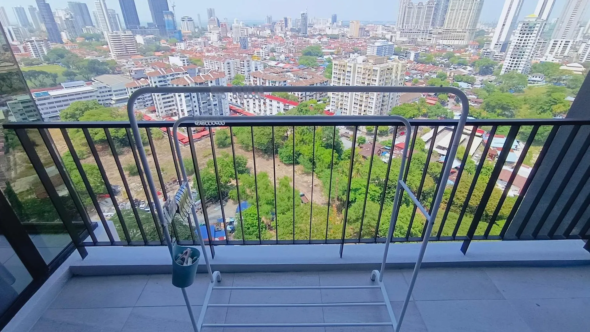 Rooftop Pool, Up To 6 Pax, 2 Bedrooms, 2 Bathrooms, 2 Car Parks By Star Home George Town 0*,  Malaysia